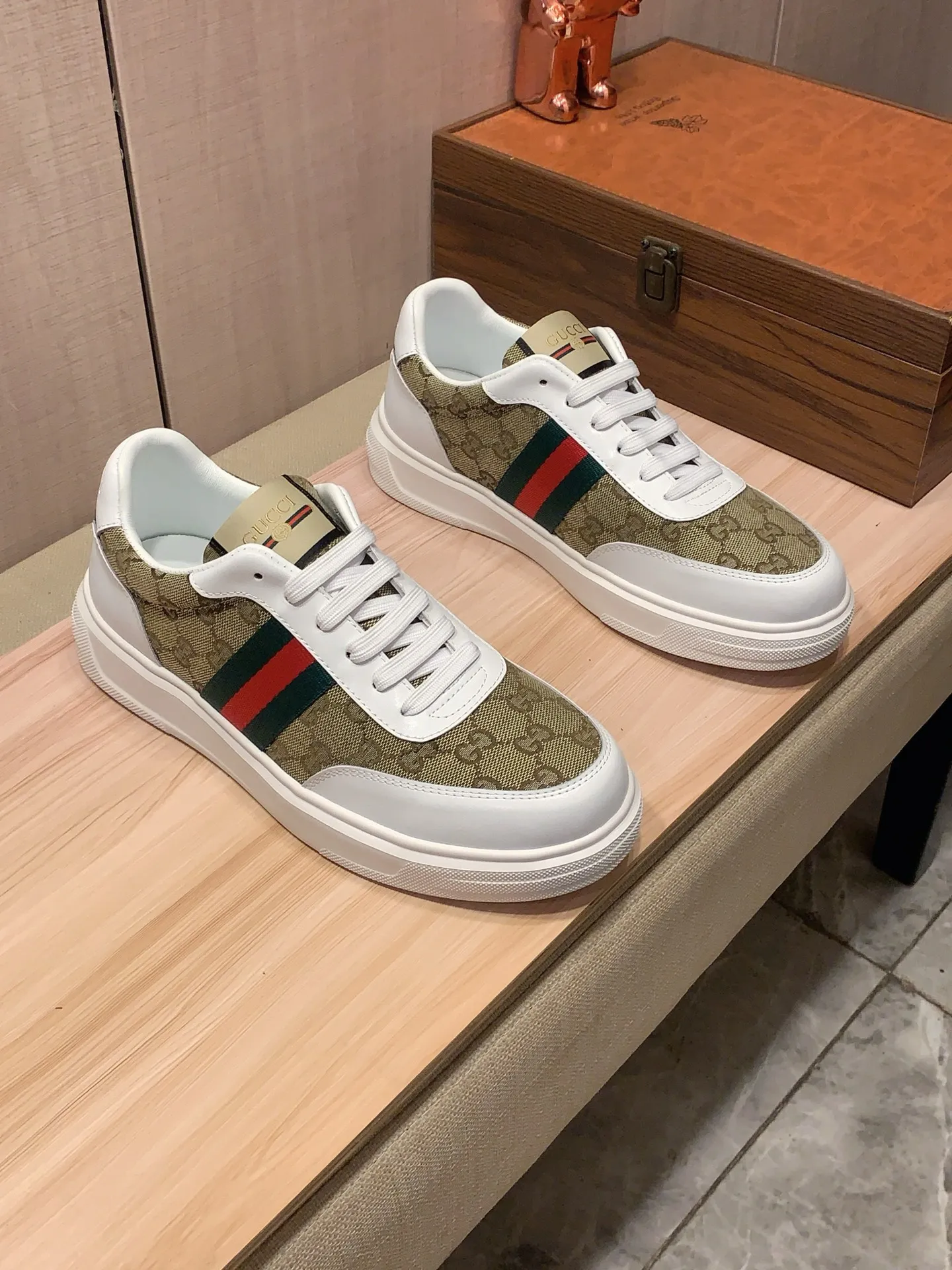 Men's Men's Shoes💰420💰💰🎩🎩[Lightning][Lightning] "Gucci*" The latest and most popular casual shoes, top brand [seduce] luxury ~ purchasing agency, top ~ quality. [Strong] The upper is made of imported breathable cowhide with material ➕ breathable sheepskin feet (•) and fine workmanship. The original stylish and stylish soft rubber wear-resistant and non-slip outsole is light and comfortable on the feet. The real thing looks better when photographed in person. 111: code: 38-44, 3️⃣ colors selected